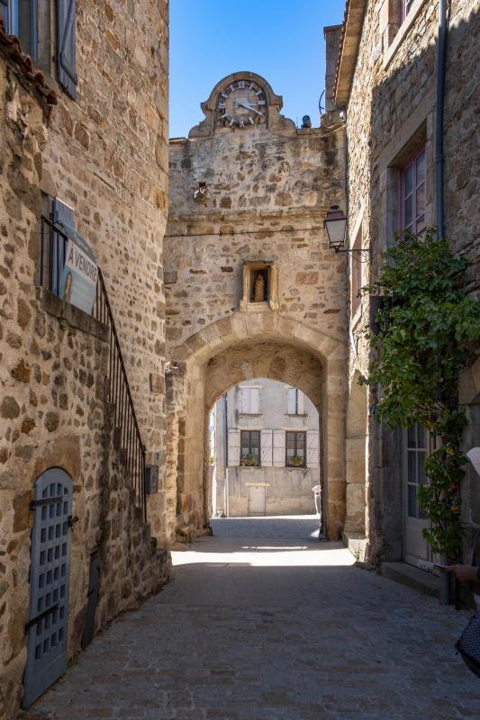 Porte arcade à Montperroux