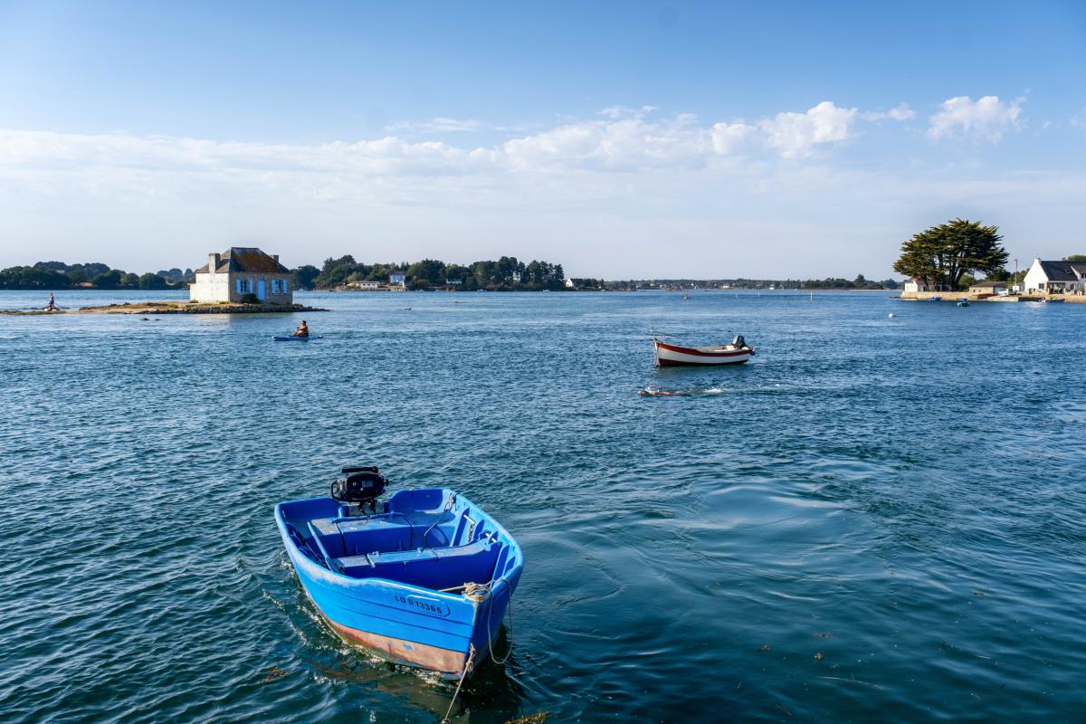 Barque bleue à Saint-Cado
