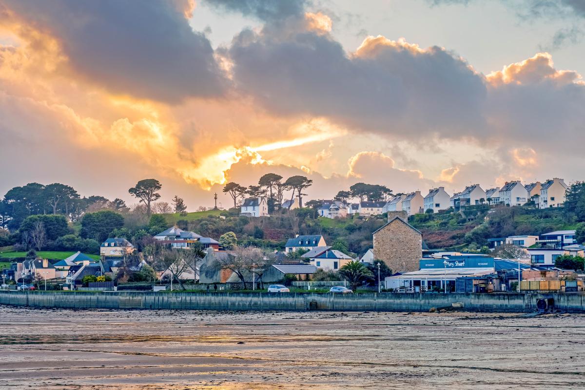 Plage de Saint-Pol-du-Léon au coucher du soleil