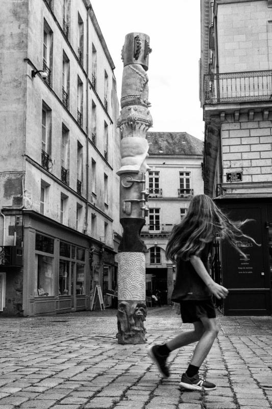 Jeune garçon et totem