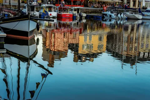Honfleur - Carnet de voyage d'un photographe -Reflets dans le port
